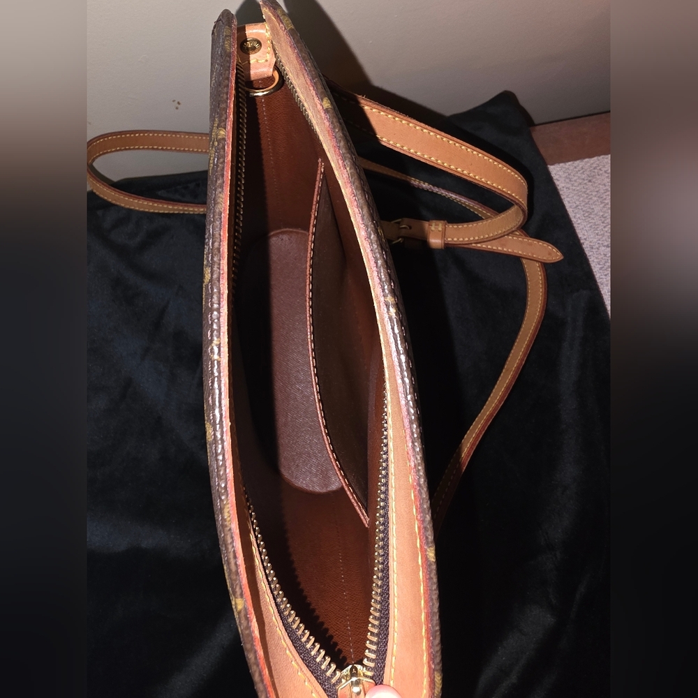 Vintage Pre-loved Louis Vuitton Drouot Monogram Crossbody/Shoulder Bag - Picture 10 of 15